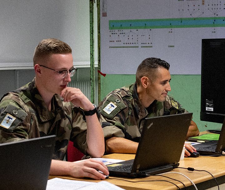 Spécialité armée de Terre : Développeur informatique  domaine  Informatique et Télécomunications 