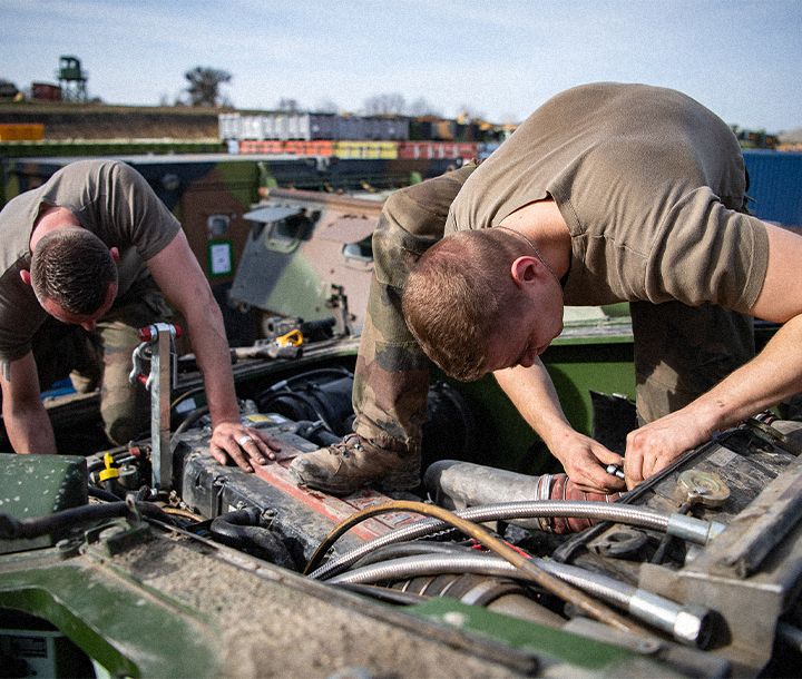 Spécialité armée de Terre : Mécanicien véhicule domaine Maintenance