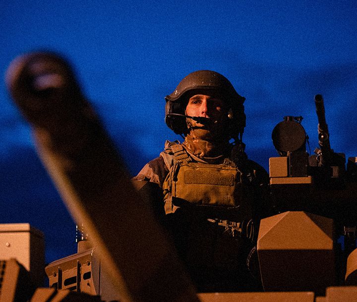 Spécialité armée de Terre : Officier sous contrat d'encadrement Combat blindé domaine Combat blindé
